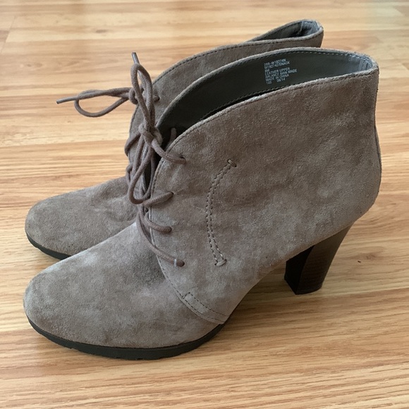 White Mountain heeled booties in taupe. Size 8. 3.5” heel. - Picture 2 of 3